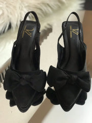 Sueded Bow Heel Black