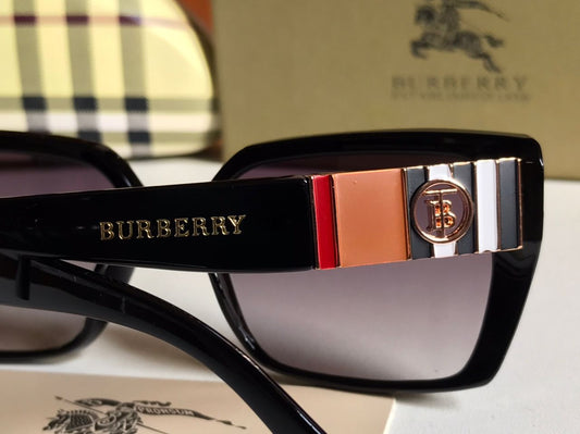 BURBERRY Sunglasses